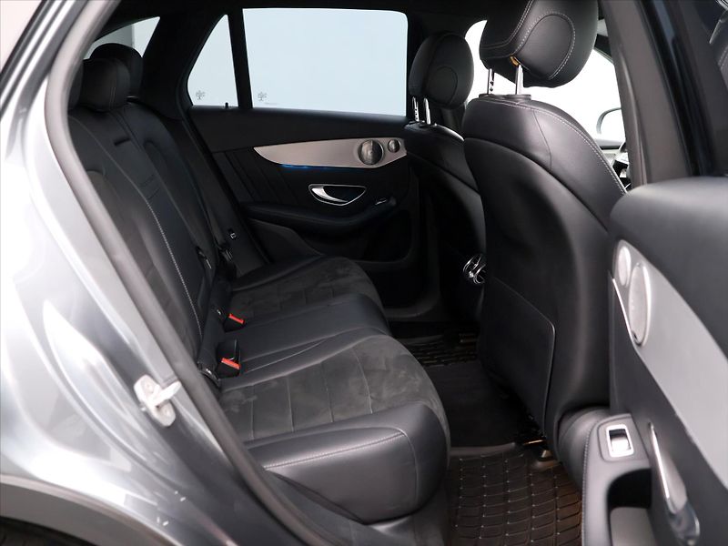 Mercedes-Benz GLC 2,0 250 4MATIC AMG LINE - fotka 13 z 27