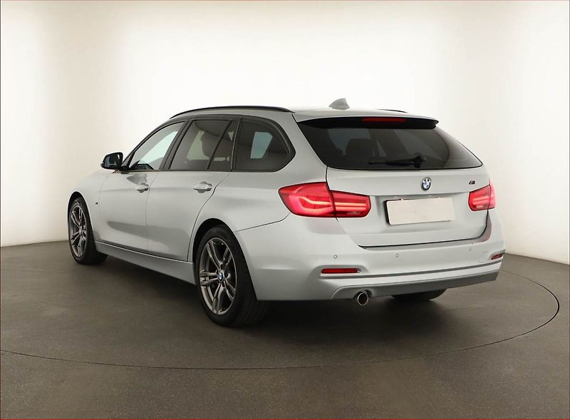 BMW Řada 3 (2017) 318 d, Automat, Tempomat - fotka 4 z 20