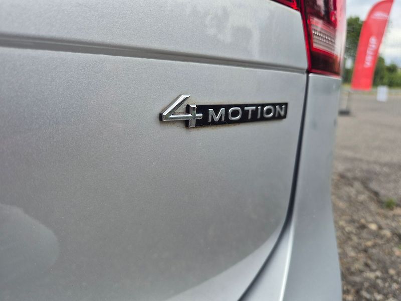 Volkswagen Tiguan 2.0TDi 147kW 4x4 automat, DPH, - fotka 31 z 34