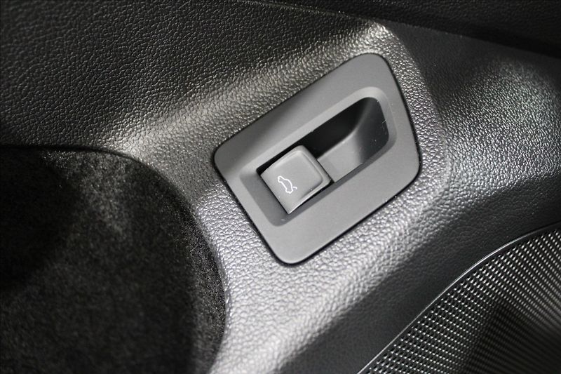 Volkswagen Passat 1,5 TSI DSG Business 1.maj. CZ - fotka 15 z 35