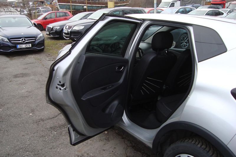 Renault Captur (2017)  0.9 Limited - fotka 26 z 66