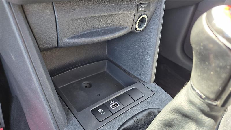 Volkswagen Caddy 1,6 TDi 75 Kw MAXI Style - fotka 15 z 21