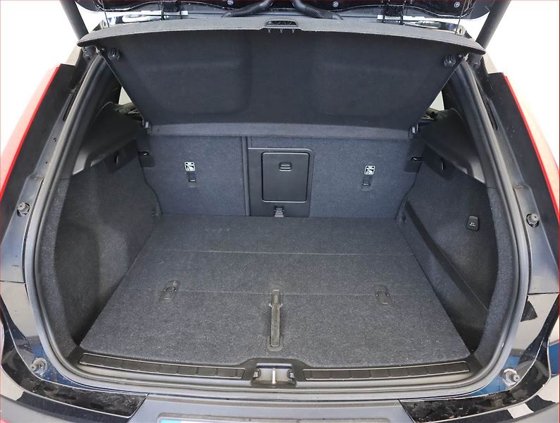 Volvo XC40 (2018) Inscription D4 AWD - fotka 14 z 20