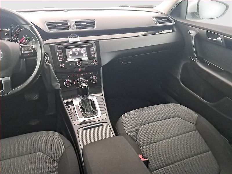 Volkswagen Passat (2013) 2.0 TDI, Automat, Navi - fotka 8 z 16