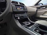 Jaguar XE.