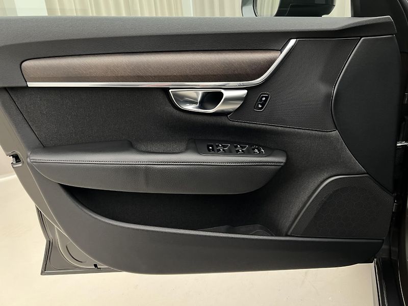 Volvo V90 CC D5 AWD AUT CZ - fotka 7 z 33