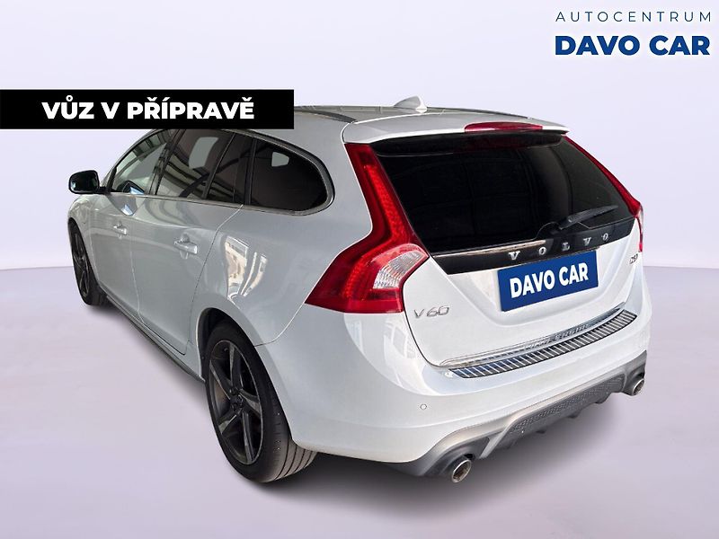 Volvo V60 2.4 D6 162kW R-Design Aut. DPH - fotka 2 z 37