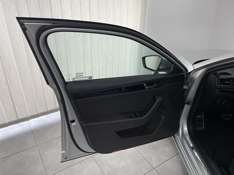 Škoda Superb 2.0 TDi 110 kw REZERVACE - fotka 24 z 33