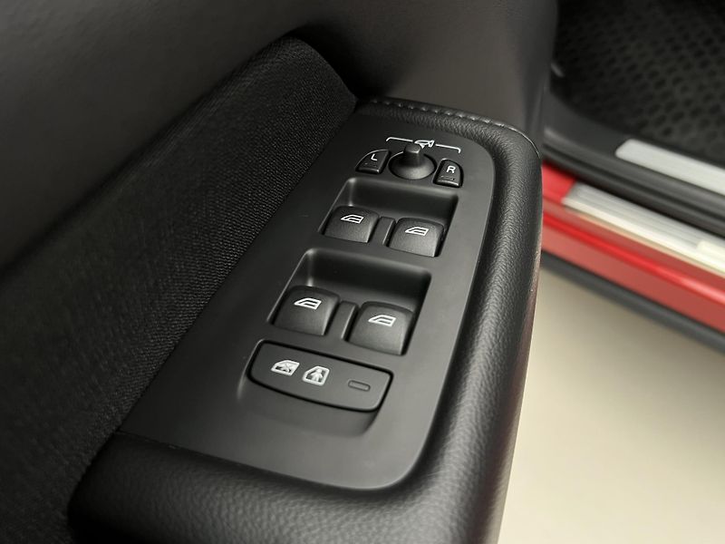Volvo XC60 B4 MOMENTUM - fotka 45 z 46
