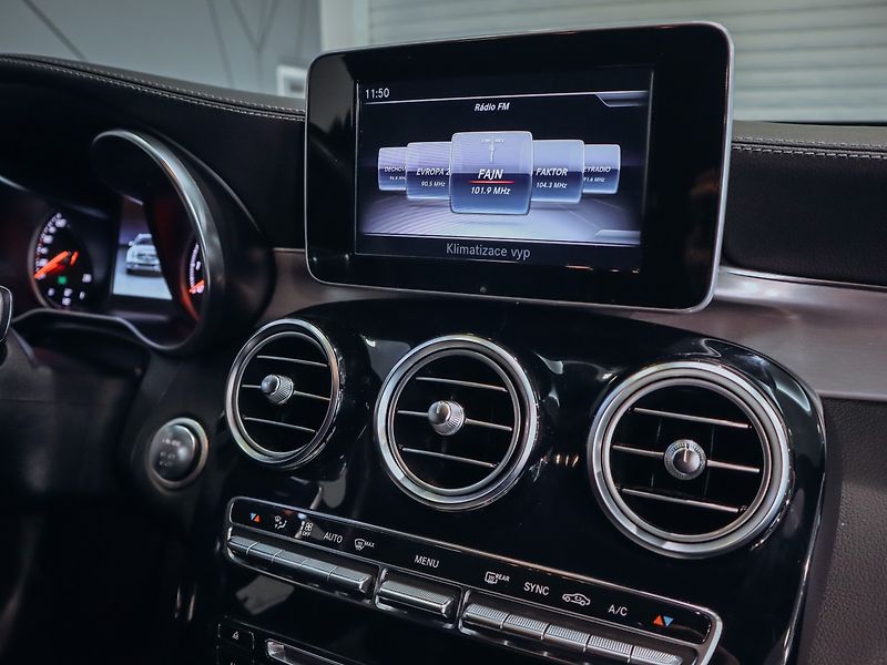 Mercedes-Benz Třídy C C 400 kombi 4MATIC AMG 245 kW - fotka 14 z 19