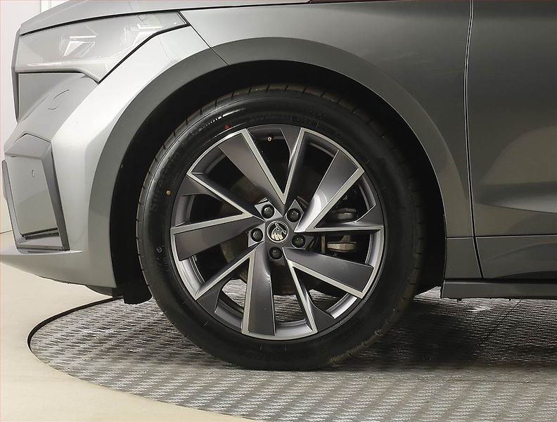 Škoda Enyaq (2023) Sportline iV 60 (62 kWh) - fotka 15 z 31