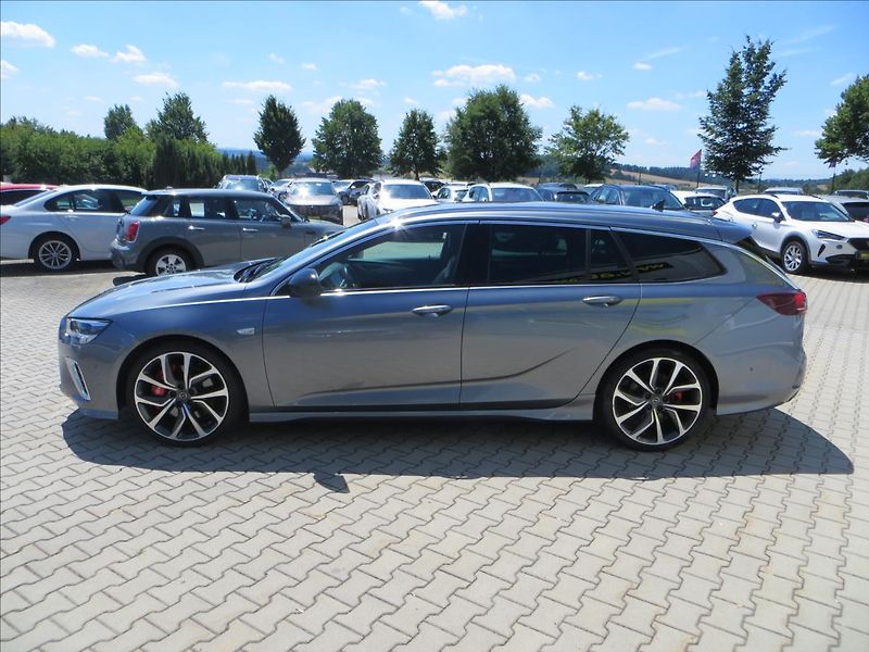 Opel Insignia 2,0 GSi 4x4 Sports Tourer AWD - fotka 4 z 31
