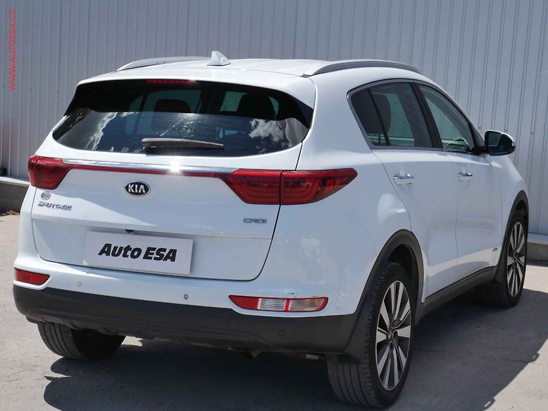 Kia Sportage (2017) 2.0 CRDi 4x4, ČR, AT, navi - fotka 4 z 21