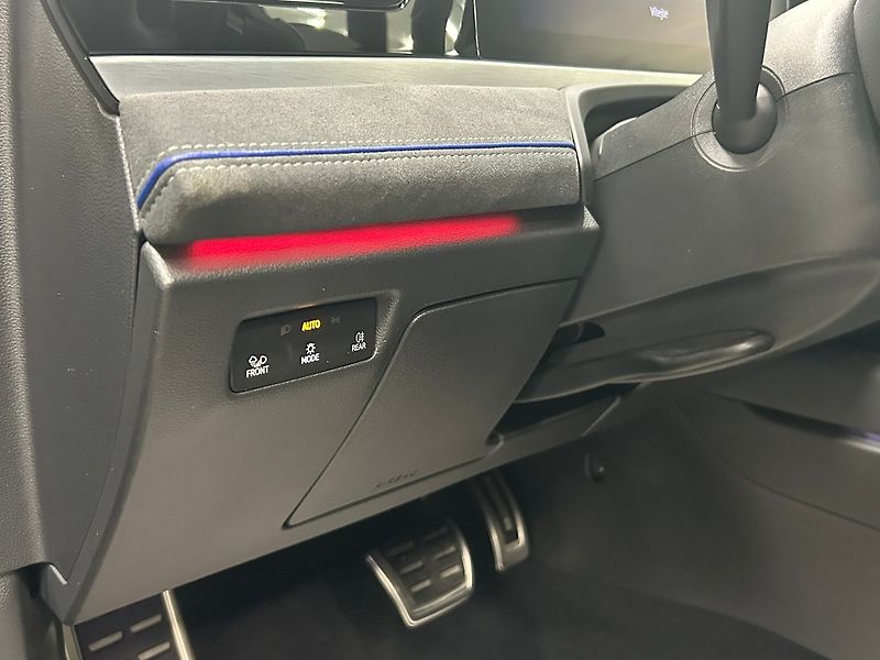 Volkswagen Passat (2025) R-Line Black 142kW DSG 4WD | Z - fotka 25 z 65