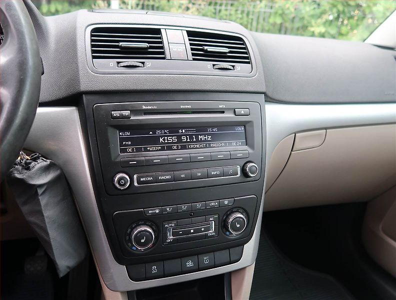 Škoda Yeti (2010) 2.0 TDI, 4X4, ČR,1.maj - fotka 12 z 18