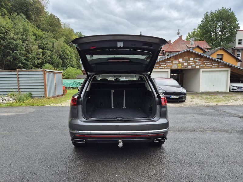 Volkswagen Touareg 3,0TDi 170kw 4x4 DSG TZ 19ALU - fotka 14 z 43