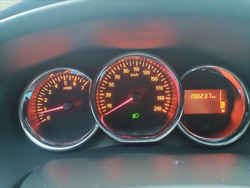 Dacia Sandero 1,2 Mpi 1maj,servis jen - fotka 12 z 14