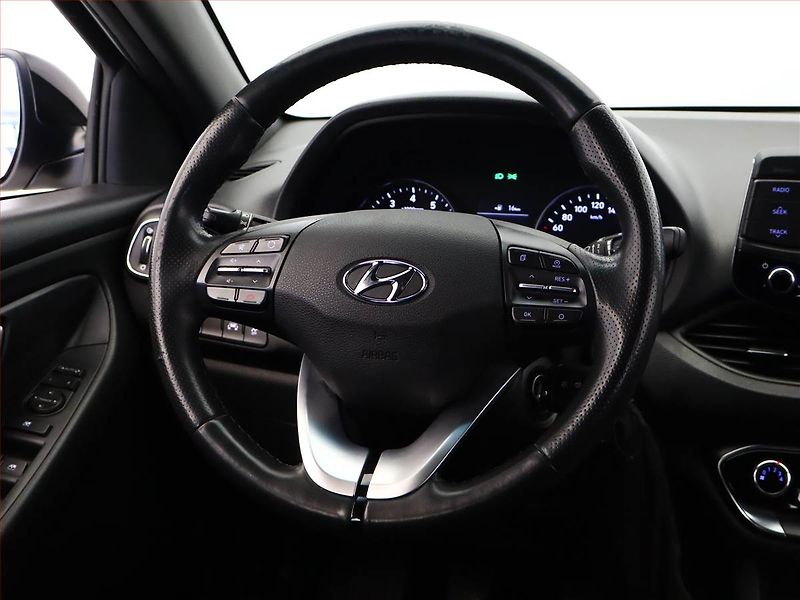 Hyundai i30 (2018) Go! 1.0 T-GDI, Serv.kniha - fotka 13 z 15
