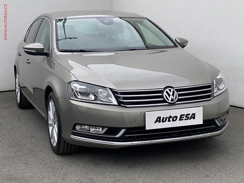 Volkswagen Passat (2013) 2.0 TDi, ČR, Bixen, kamera - fotografie inzerátu
