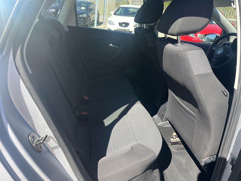 Volkswagen Polo (2010) 1.4 16v DSG 63kw  75000km 1.M. - fotka 19 z 26