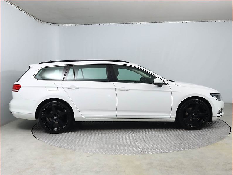 Volkswagen Passat (2018) Comfortline 2.0 TDI, Automat - fotka 6 z 18