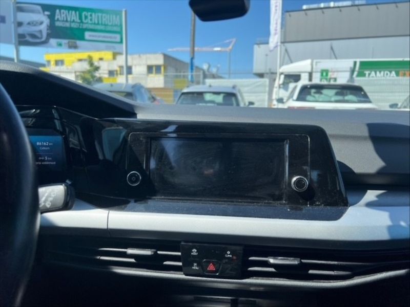 Volkswagen Golf 1,0 TSI Life - fotka 10 z 11