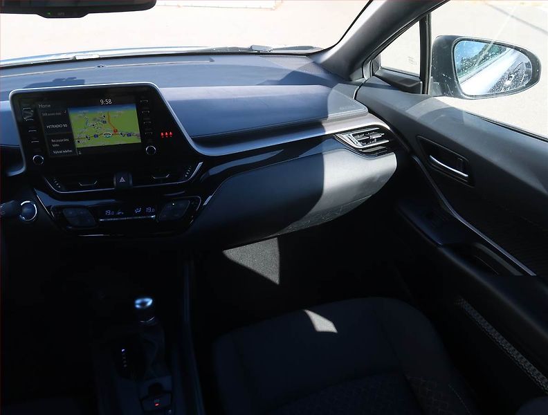Toyota C-HR (2022) Business 1.8 Hybrid, digi klim - fotka 8 z 22