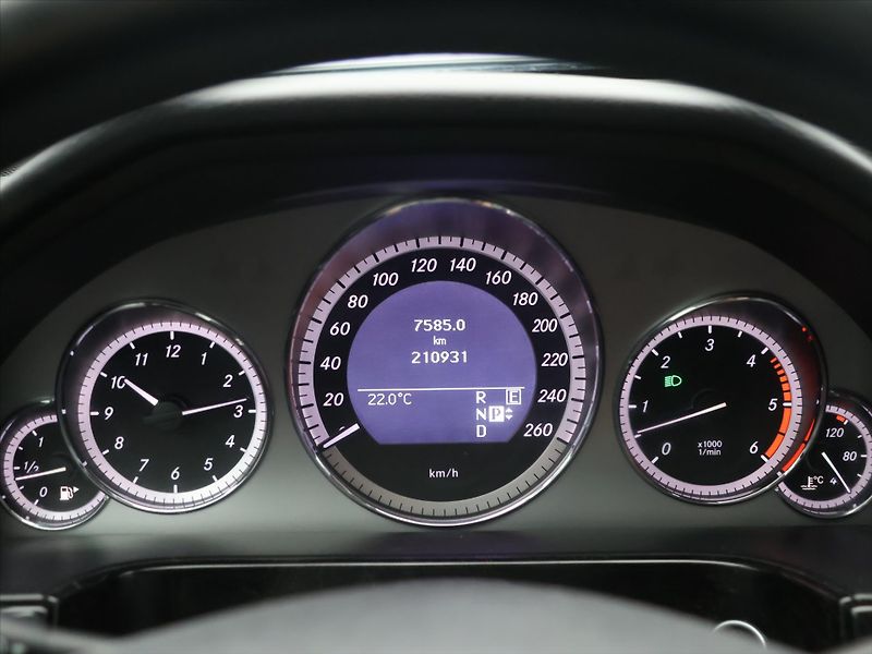 Mercedes-Benz Třídy E 3,0 350CDI 170kW Avantgarde - fotka 22 z 40