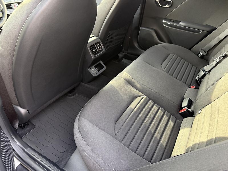 Kia K4 Sportswagon (2026) EXCLUSIVE 1.6 T-GDI 7DCT ALU17 - fotka 14 z 18