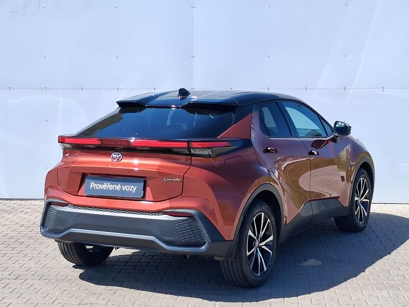 Toyota C-HR 2,0 PHEV E-CVT Style - fotka 2 z 24