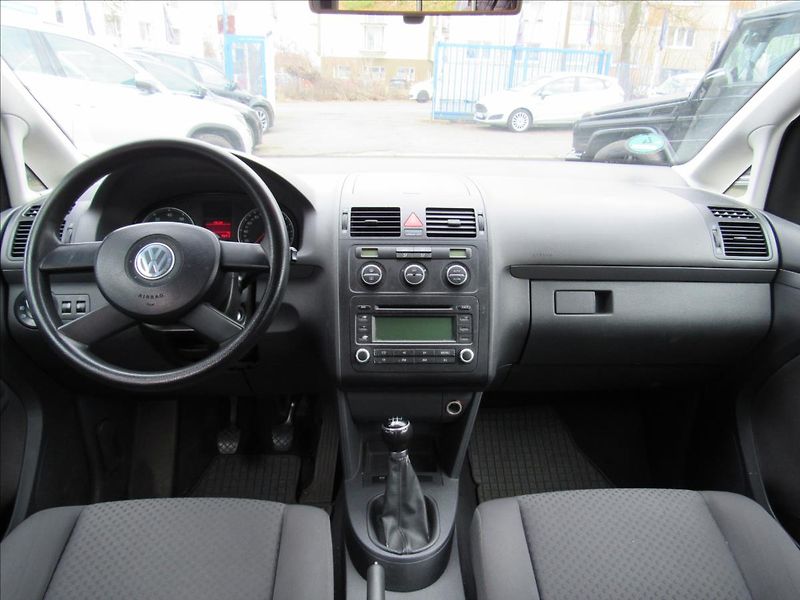 Volkswagen Touran 1,6 MPi 75kW - fotka 11 z 25