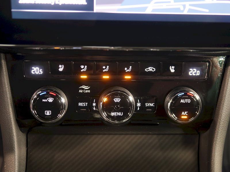 Škoda Superb (2023) iV SPORTLINE 1.4TSI 160KW DSG - fotka 36 z 48