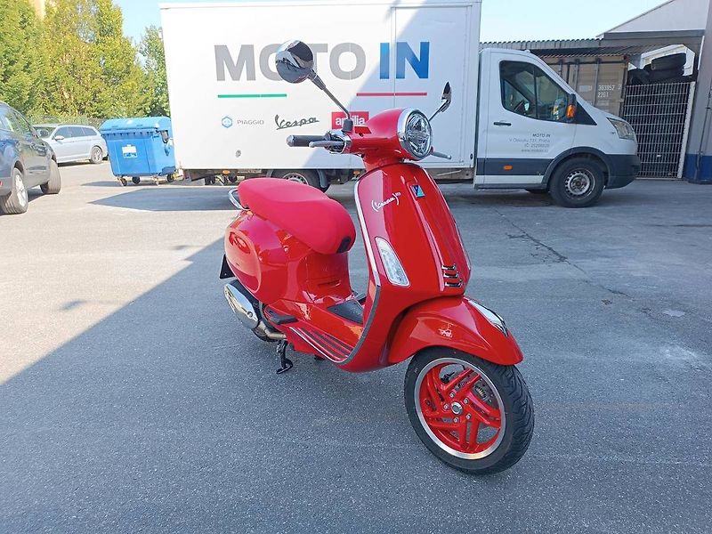 Vespa Primavera 125 3V ABS (2026) E5+ RED FL26  (příslušenství - fotografie inzerátu