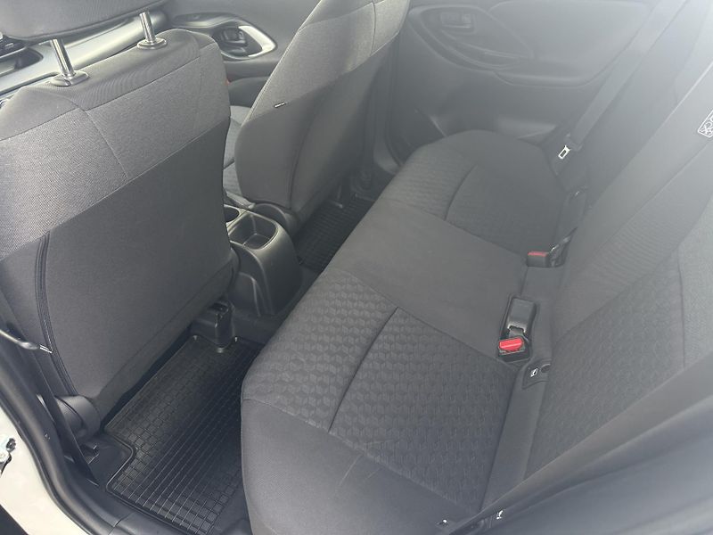 Toyota Yaris 1.5 VVT-i 92KW Style TECH - fotka 11 z 20