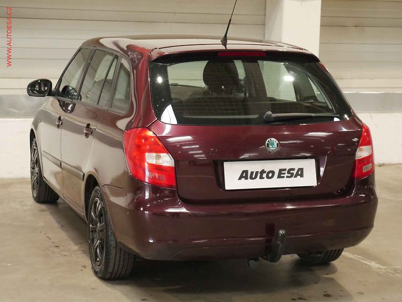 Škoda Fabia (2011) 1.2 HTP, ČR, AC, TZ - fotka 4 z 15