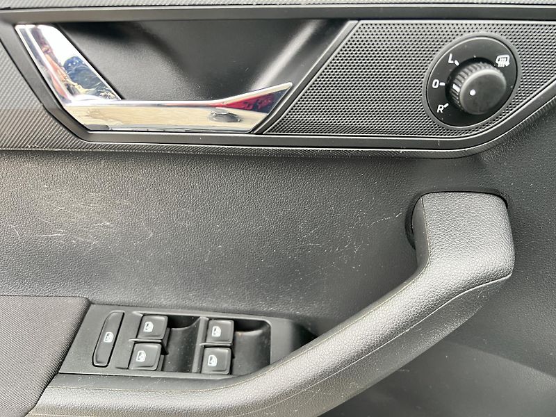 Škoda Fabia JOY 1.0MPi 55kw KLIMA NAVI ALU - fotka 12 z 47