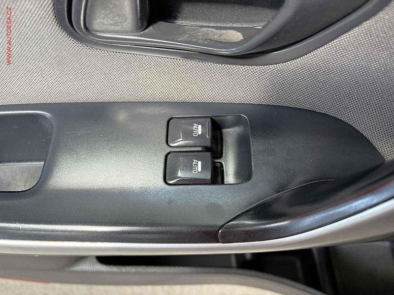 Kia Ceed (2013) 1.4i, ČR, servis.kniha, AC - fotka 12 z 14