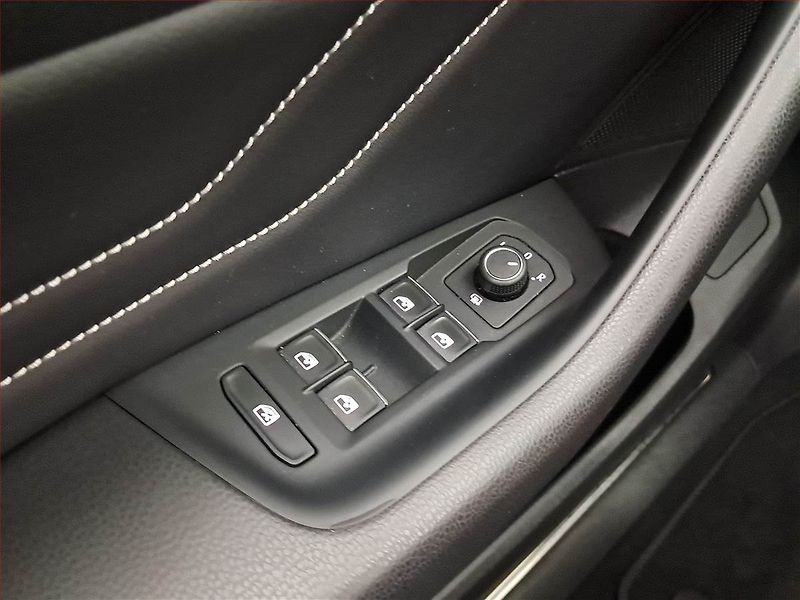 Volkswagen Passat (2022) Elegance 2.0 TDI - fotka 20 z 21
