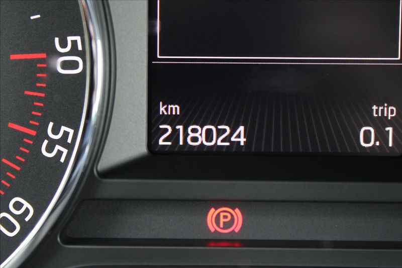 Škoda Octavia 2,0 TDI  ČR,TAŽNÉ,ELEGANCE - fotka 9 z 33