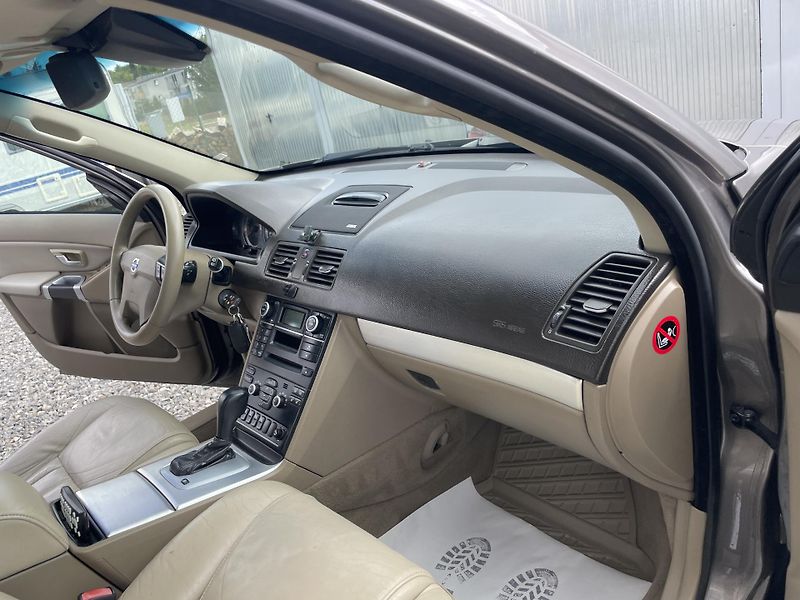 Volvo XC90 2.5TDi D5 200PS AWD R-DESIGN!! - fotka 144 z 180