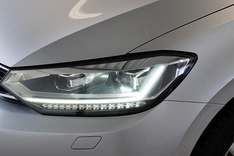 Volkswagen Touran - fotka 9 z 25