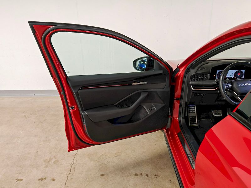 Škoda Superb (2025) Combi 2.0 TDI 142 kW DSG 4x4 S - fotka 24 z 36