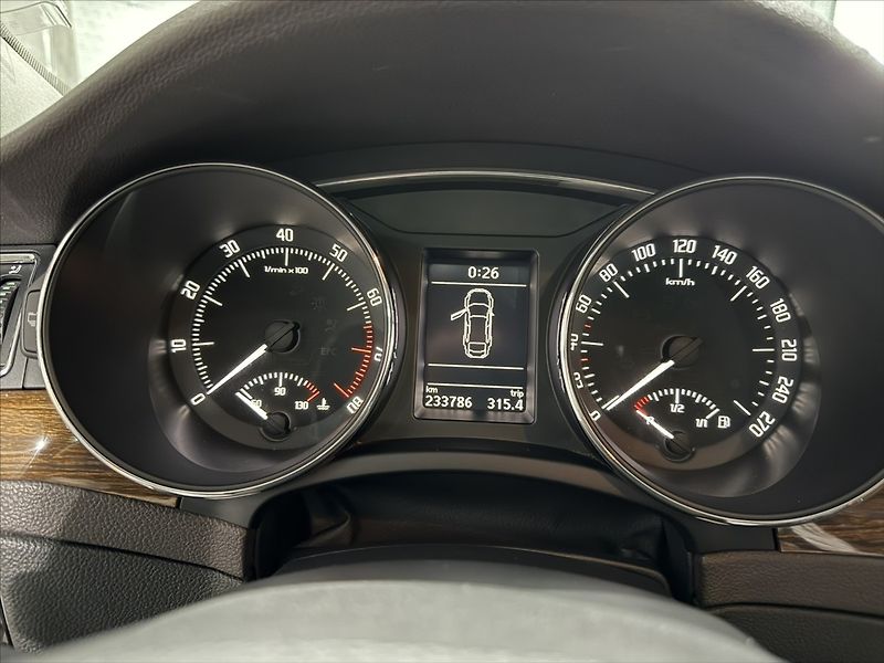 Škoda Superb 3,6   V6 260HP LAURIN WEBASTO - fotka 15 z 37