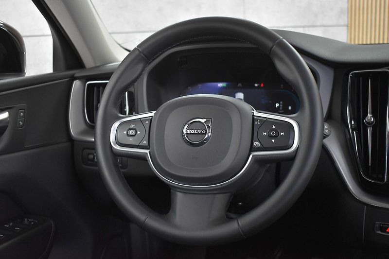 Volvo XC60 B4 AWD KESSY*MATRIX*VÝHŘEV* - fotka 16 z 32