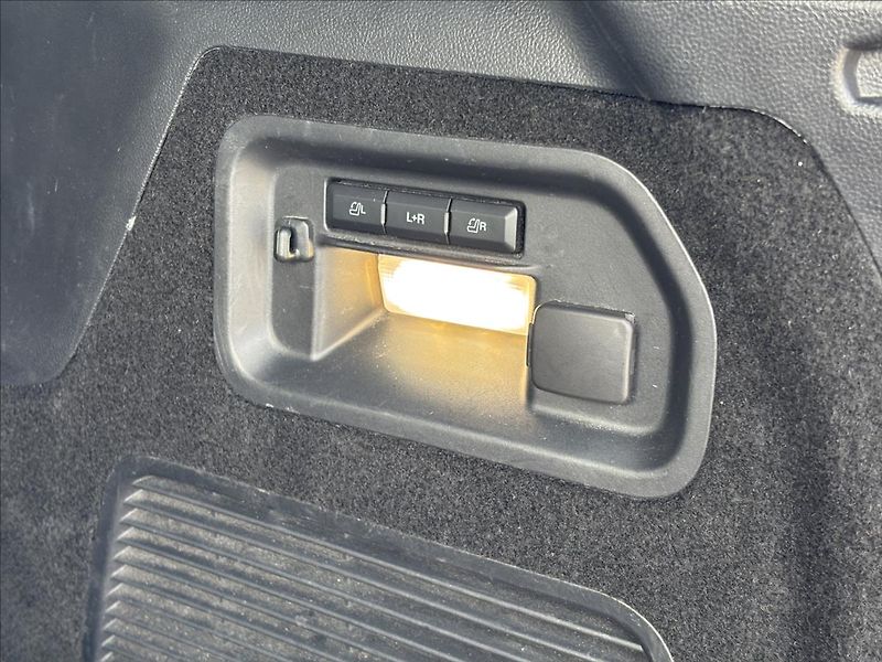 Ford Explorer 3,0 PHEV 336kW ST-Line AWD DPH - fotka 14 z 52