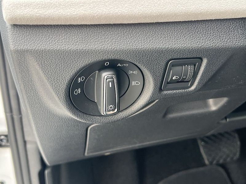 Škoda Scala Top Selection 1.0 TSI 85 Kw - fotka 30 z 32