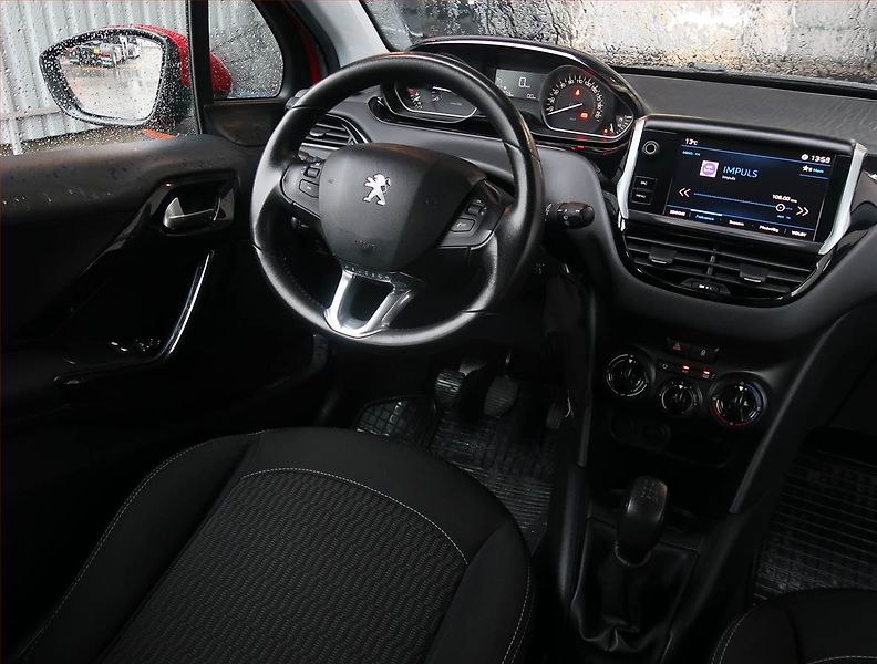 Peugeot 208 (2017) 1.2 PureTech, ČR,1.maj - fotka 7 z 15
