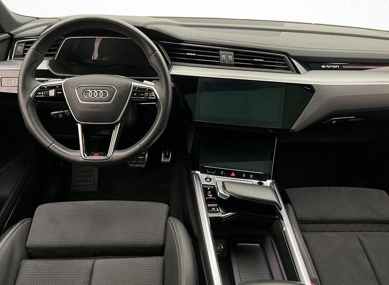 Audi Q8 e-tron 55 Q 360k Matrix Vzduch Pano - fotka 24 z 35