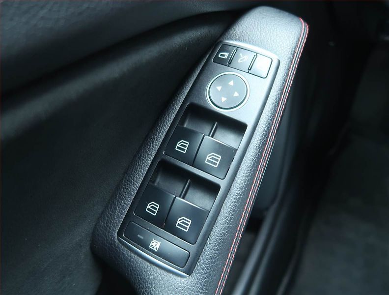 Mercedes-Benz Třídy A (2017) A 180, Kůže, Tempomat - fotka 13 z 17
