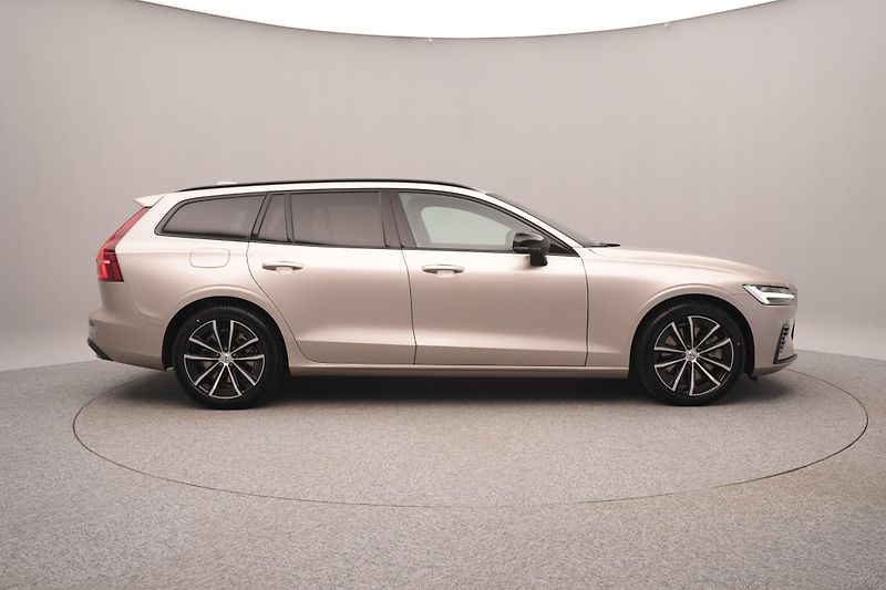 Volvo V60 (2026) T6 AWD Plug-in DARK PLUS - fotka 13 z 25